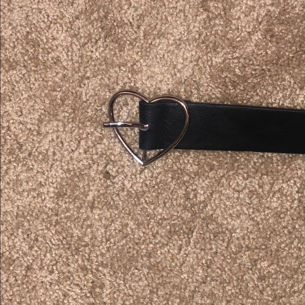 {TRADED} brandy melville belt! ☆